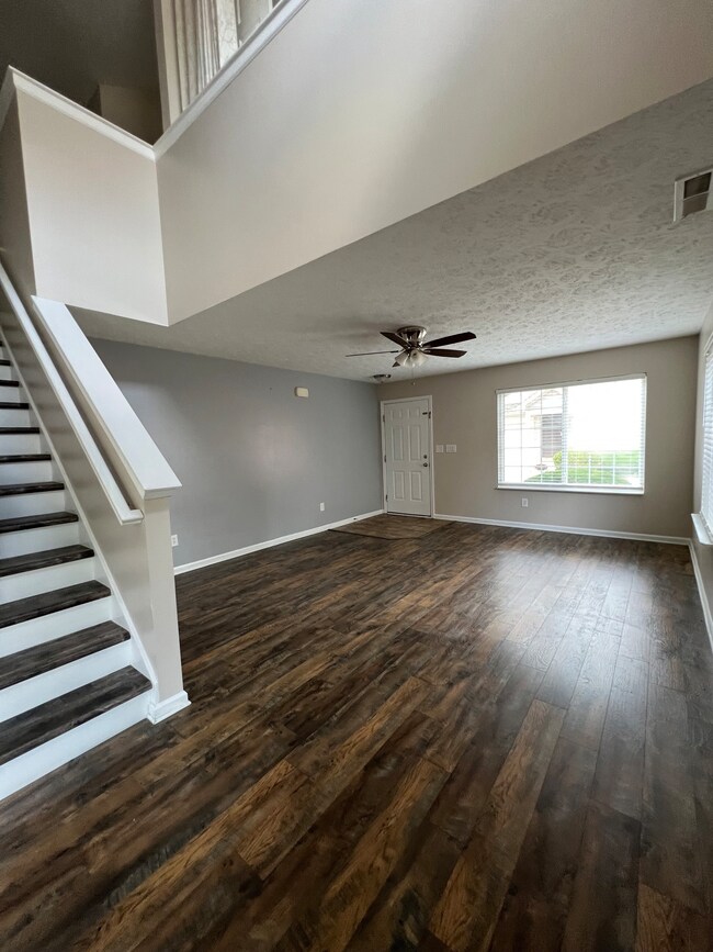 2777 Grand Fir Dr, Greenwood, IN 46143 - photo 2