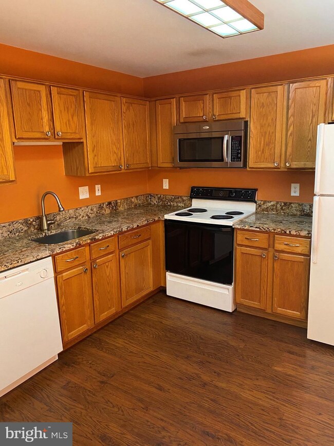 8214 Winstead Place unit 204, Manassas, VA 20109 - photo 6