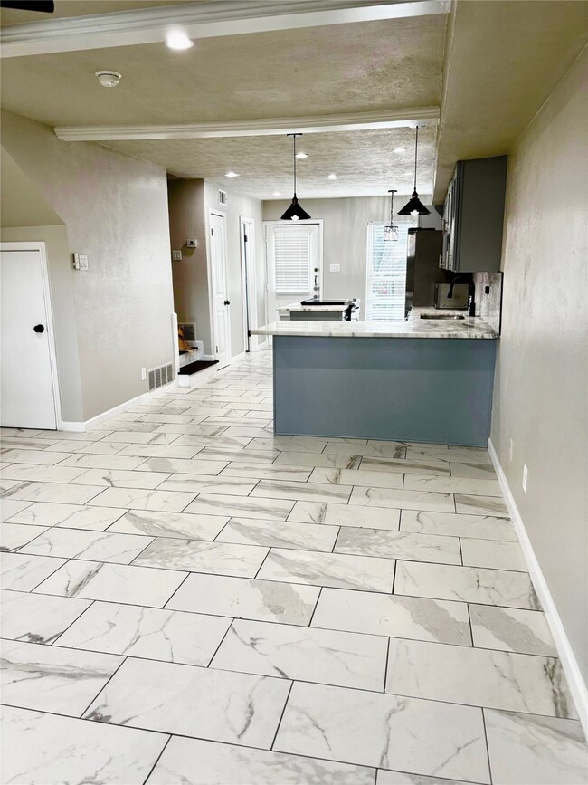 900 S Weatherred Dr unit 900B, Richardson, TX 75080 - photo 2