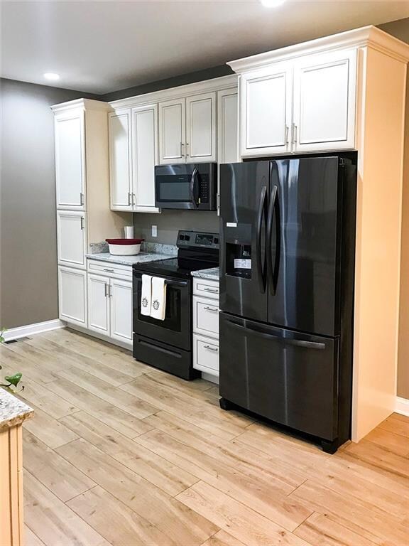 2708 Poplar Woods Ln, Columbus, IN 47203 - photo 2