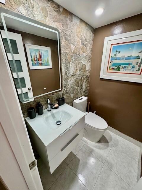 HALF BATH IN HALLWAY