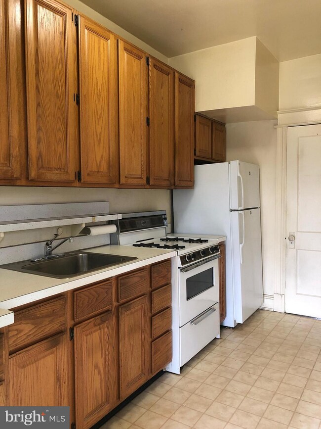 1027 Girard St NE, Washington, DC 20017 - photo 4