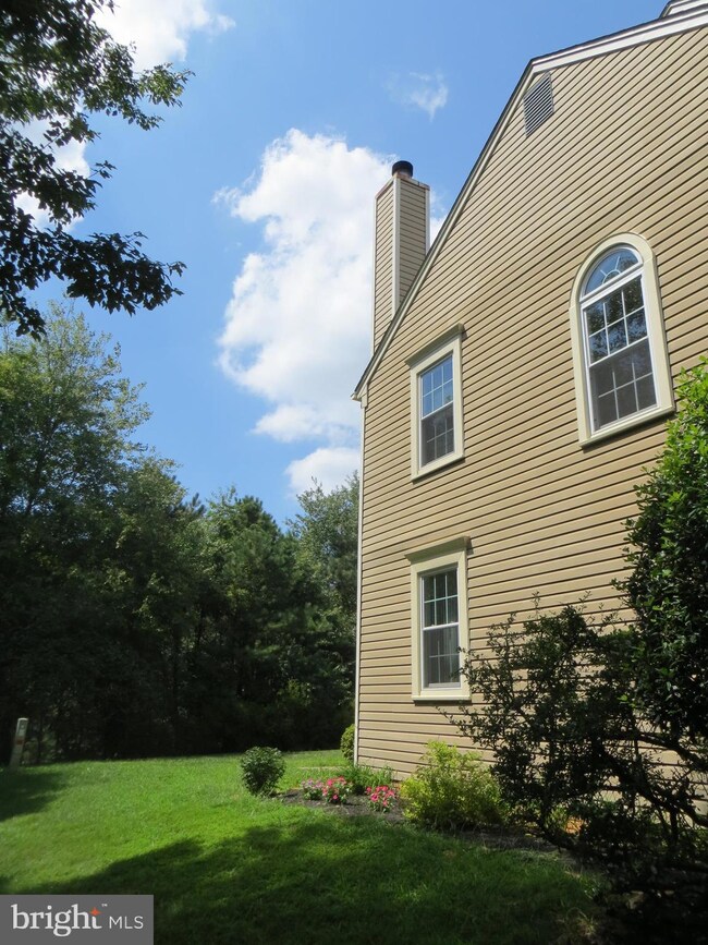 11921 Sentinel Point Ct, Reston, VA 20191 - photo 3