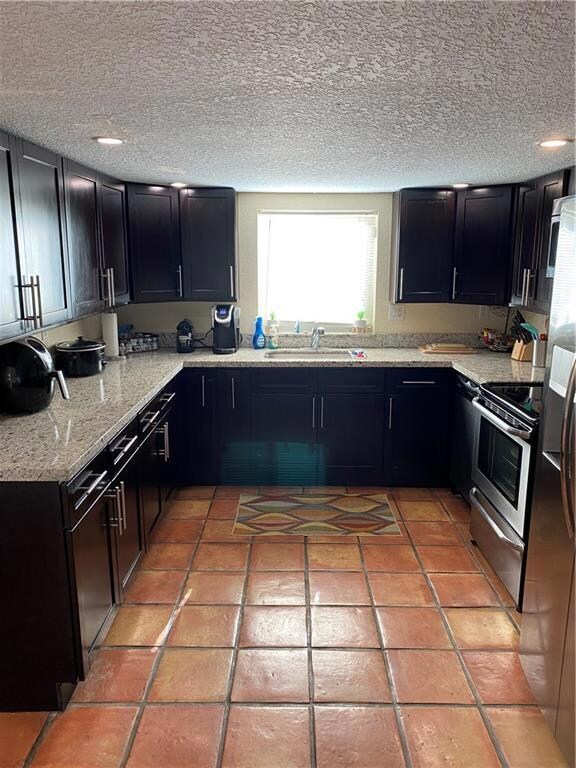 KITCHEN WITH GRANITE COUNTER TOPS
