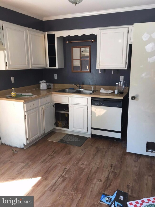 81 Carnival Dr, Taneytown, MD 21787 - photo 4