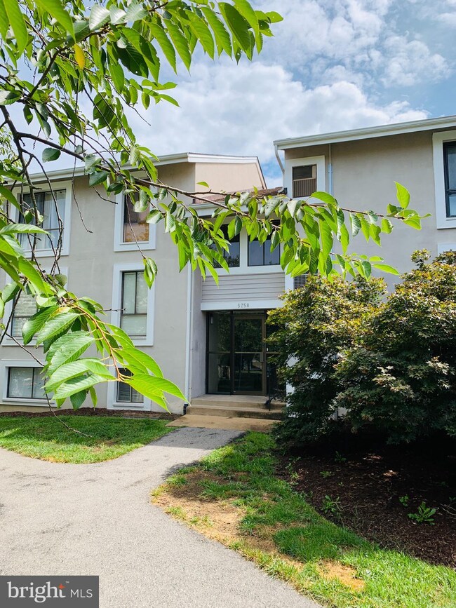 5758A Village Green Dr, Alexandria, VA 22309 - photo 3