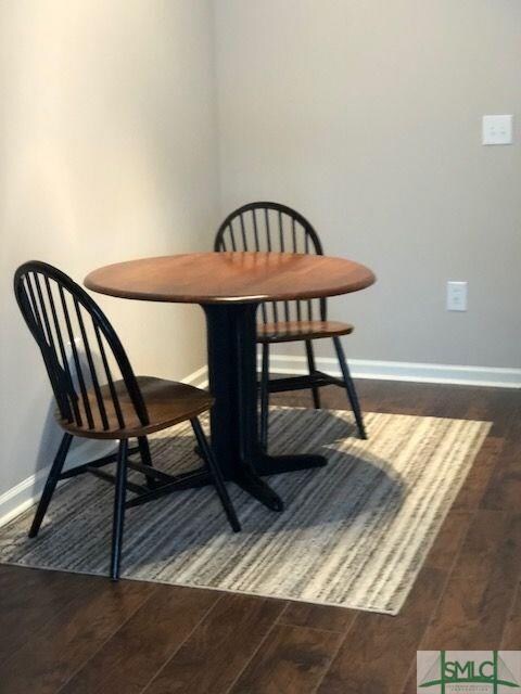 Cozy dining area... Room for 4..