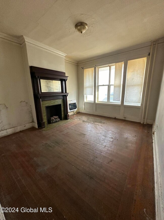 28 Robin St, Albany, NY 12206 - photo 5