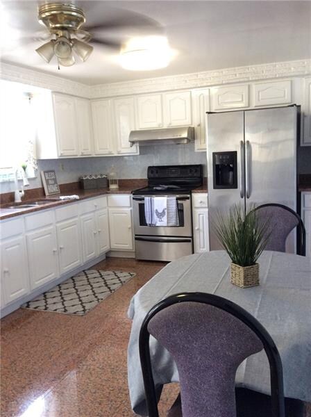Plenty of room to cook and entertain in this spaci