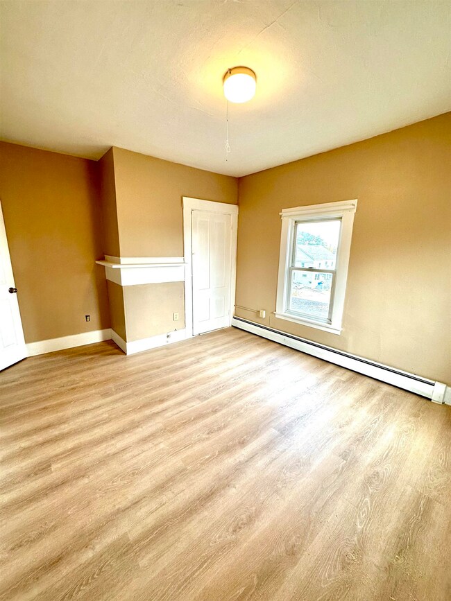 16 Walnut St, Somersworth, NH 03878 - photo 5