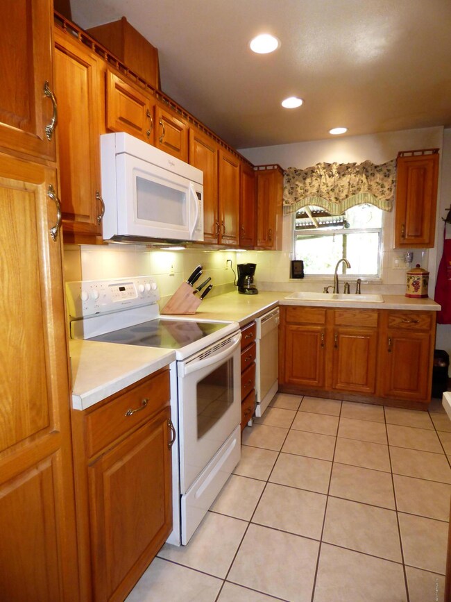 6227 Graves St, Jacksonville, FL 32210 - photo 3