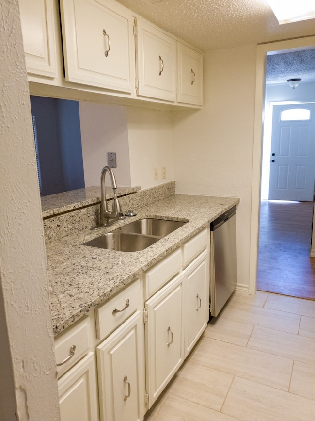 8560 Park Ln unit 130, Dallas, TX 75231 - photo 2