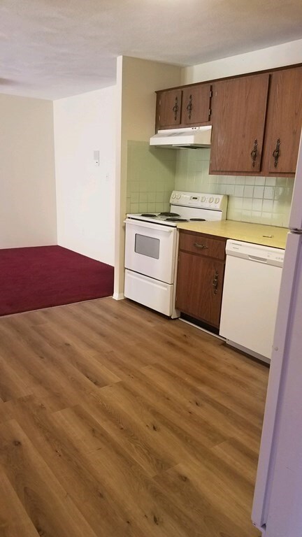 121 Whipple St unit 23, Worcester, MA 01610 - photo 4