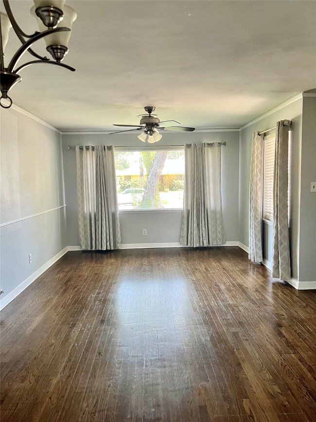 2110 Cheshire Ln, Houston, TX 77018 - photo 3