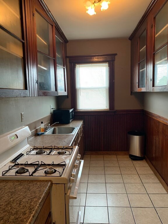 31 Sharp St unit 2, New Bedford, MA 02740 - photo 3