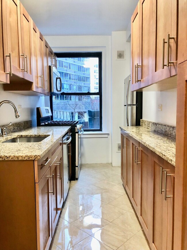 405 E 54th St unit 2-N, New York, NY 10022 - photo 3
