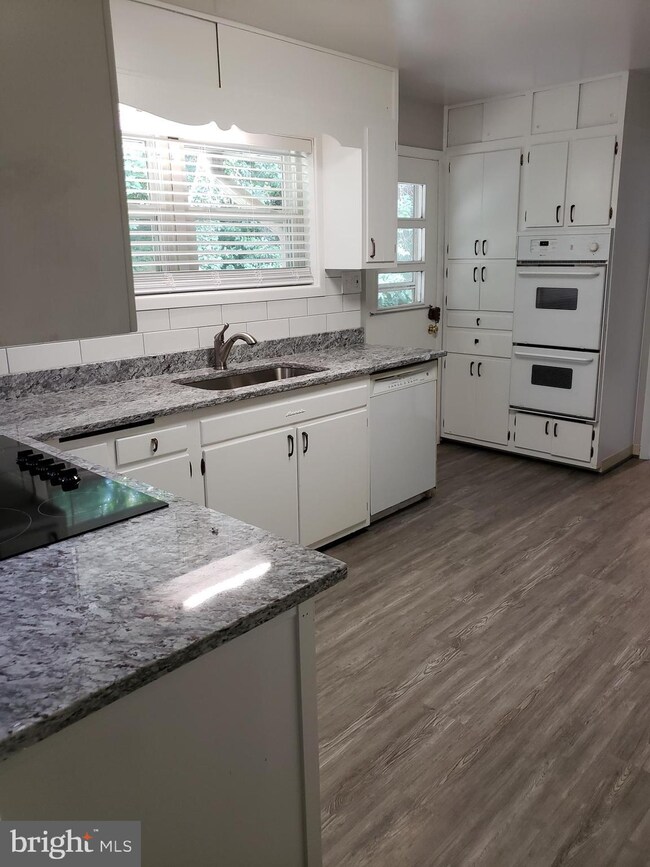 120 Longview Dr, Alexandria, VA 22314 - photo 5