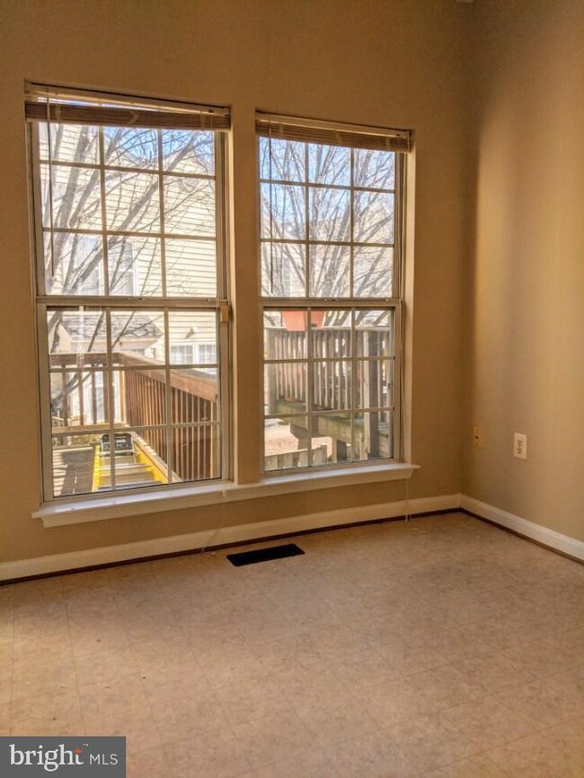 12907 Titania Way, Woodbridge, VA 22192 - photo 4