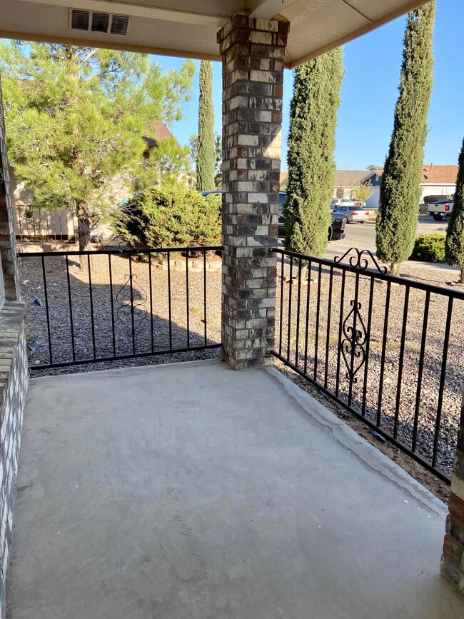 14253 Desert Fire Ct, Horizon City, TX 79928 - photo 5