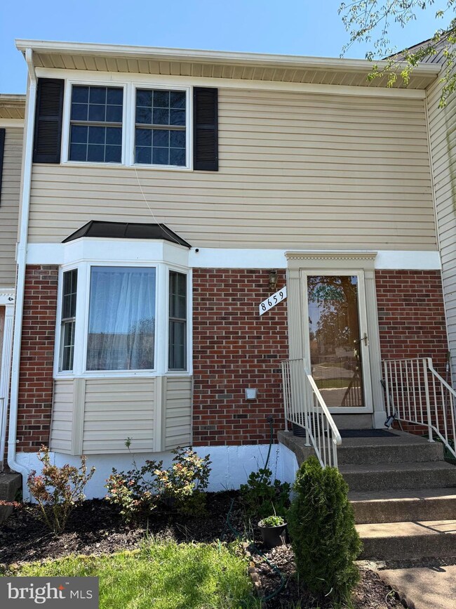 8659 Point of Woods Dr, Manassas, VA 20110 - photo 2