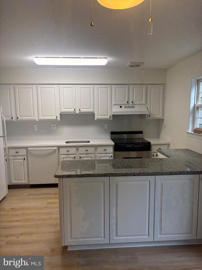 113 Blackfriars Cir unit 80, Doylestown, PA 18901 - photo 3