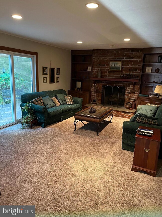 811 Summerset Dr, Hockessin, DE 19707 - photo 3