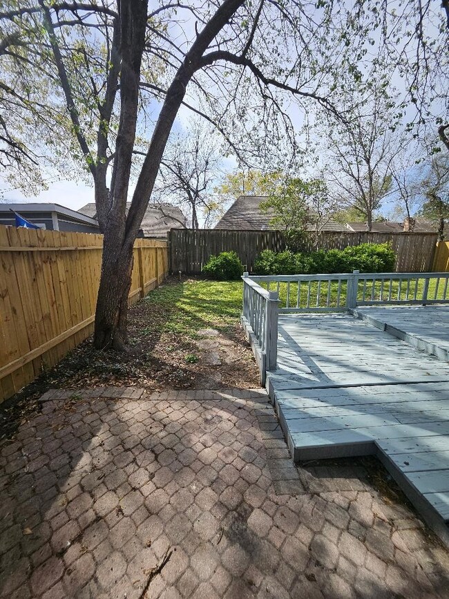 6215 Francis Marion Dr, Houston, TX 77091 - photo 6