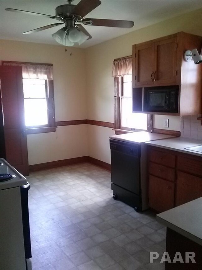 1338 W Pleasant St, Davenport, IA 52804 - photo 5