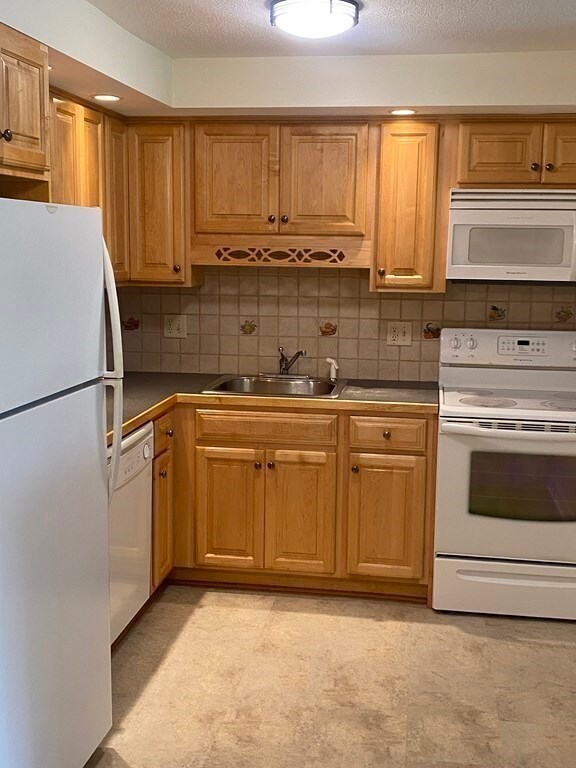 74 Beach St unit 2-6, Woburn, MA 01801 - photo 4