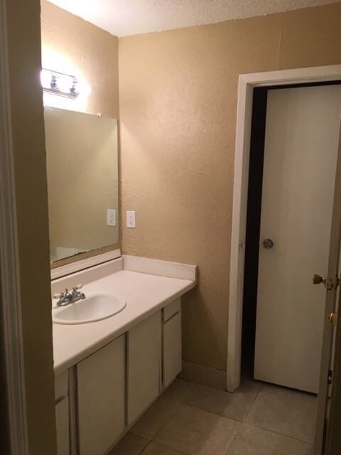 6110 W Mount Houston Rd unit B, Houston, TX 77088 - photo 6