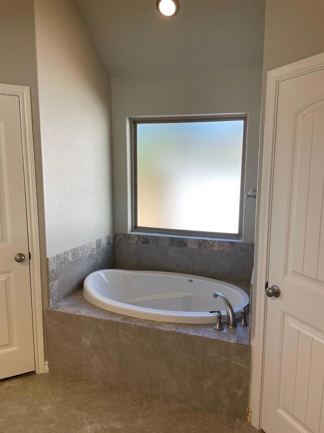 3314 Windcrest Dr, Granbury, TX 76049 - photo 6