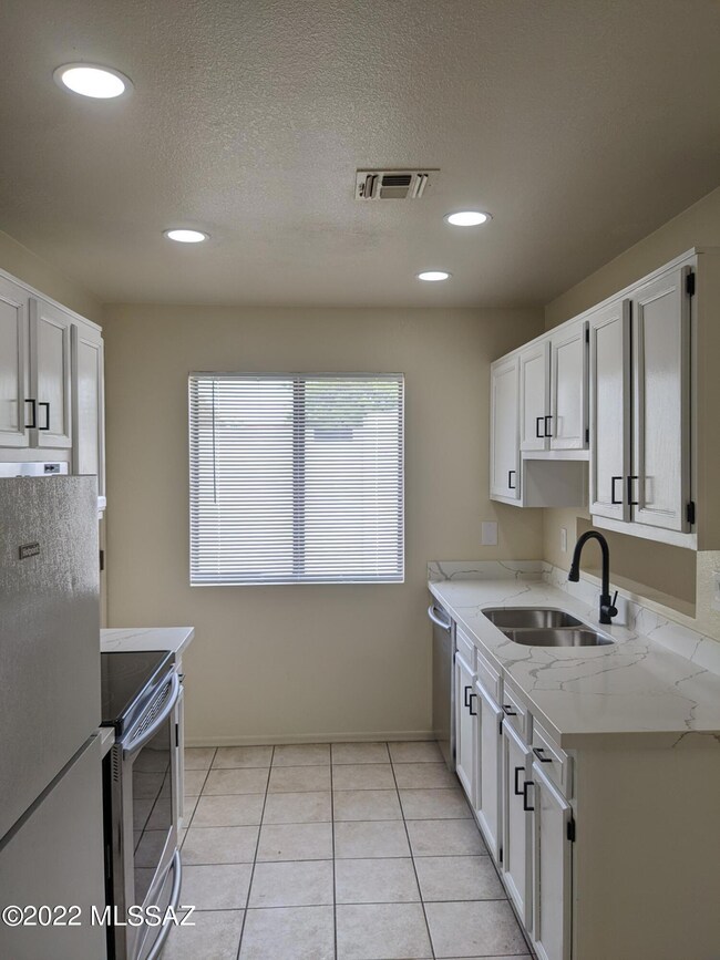 124 E Elm (96)