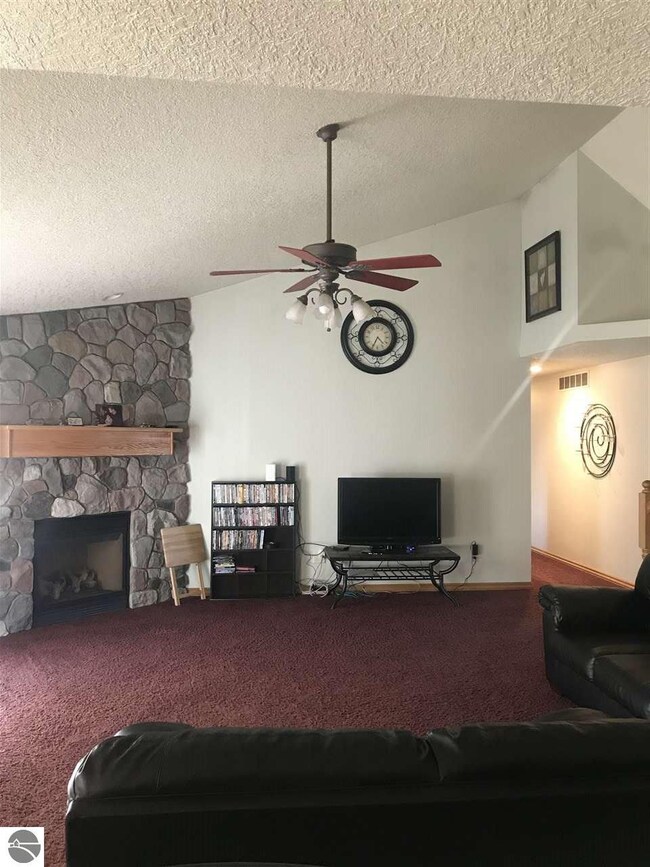 302 Red Maple Ln, Shepherd, MI 48883 - photo 2