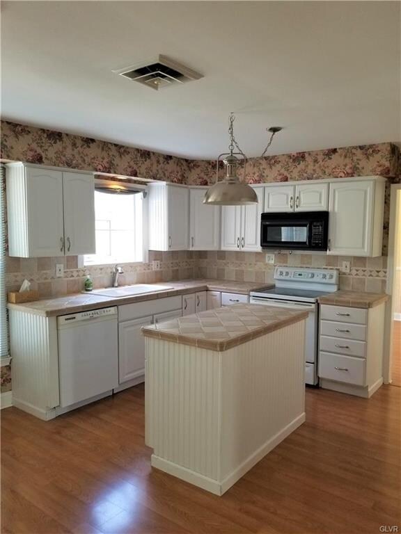 5548 Nina Cir, Coopersburg, PA 18036 - photo 2