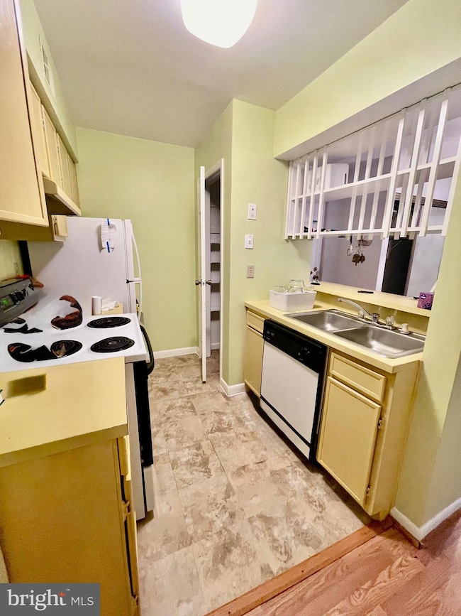 5806 Royal Ridge Dr unit R, Springfield, VA 22152 - photo 3