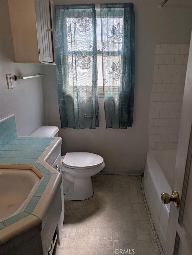 1619 W 136th St, Compton, CA 90222 - photo 4