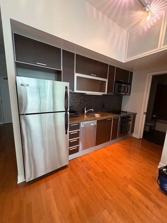 650 W Wayman St unit 406, Chicago, IL 60661 - photo 3