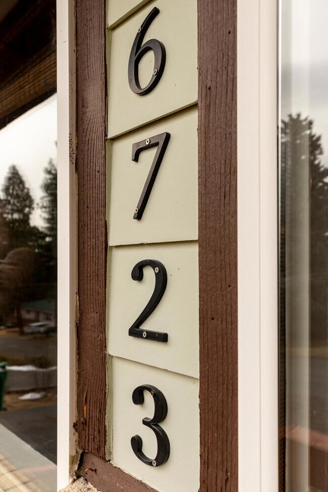 6723ShastaWay-8