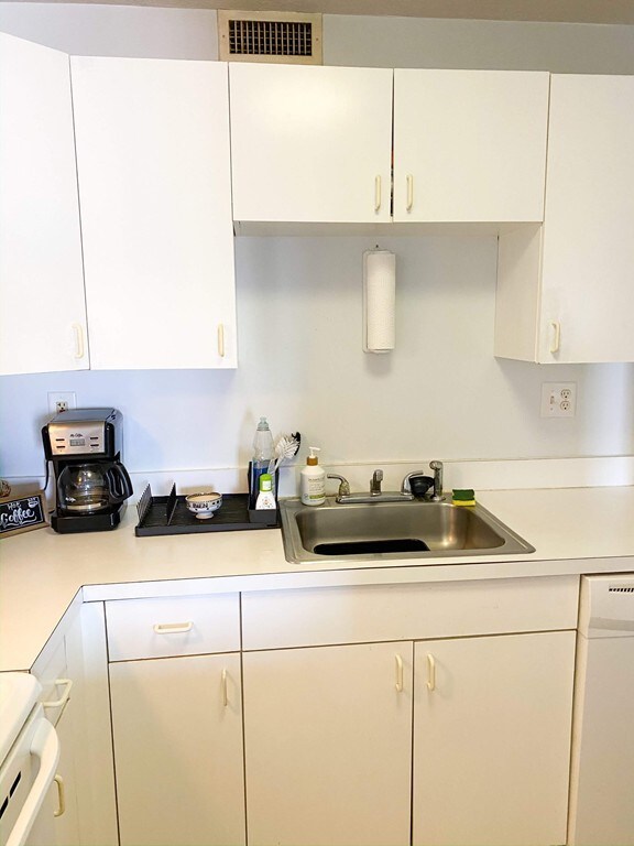 569 Washington St unit 201, Quincy, MA 02169 - photo 4