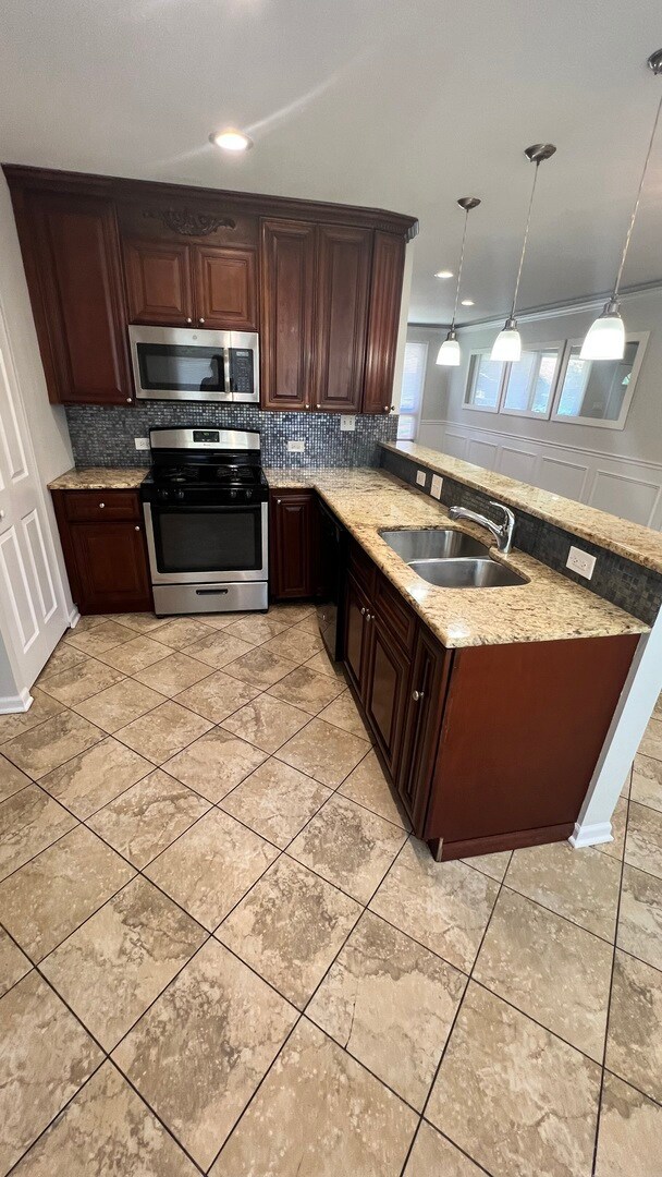 3321 Hickory Ln, Hazel Crest, IL 60429 - photo 3