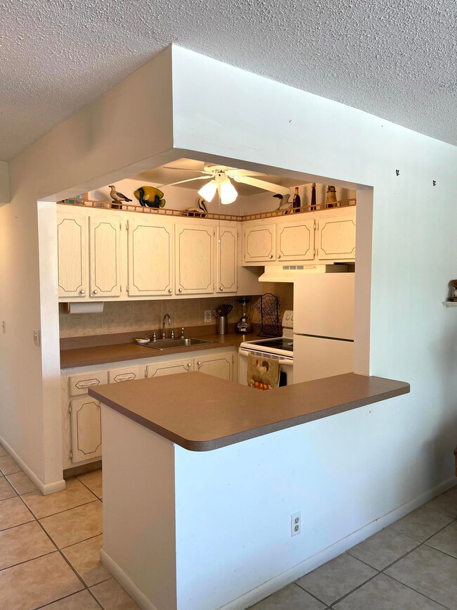 304 Camden M unit 304, West Palm Beach, FL 33417 - photo 2