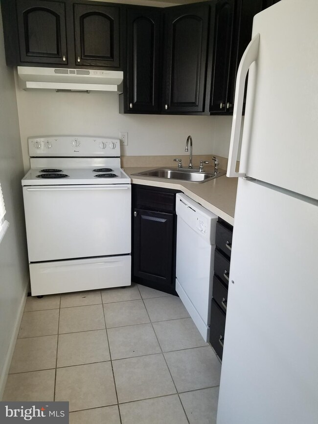 912 Montgomery St unit 102, Laurel, MD 20707 - photo 6