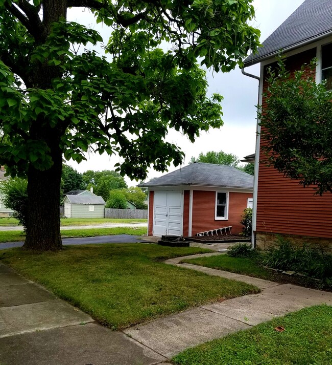 123 S Van Buren St, Batavia, IL 60510 - photo 3