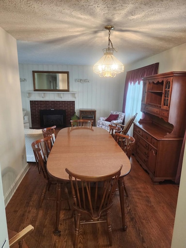 341 E Grayson St, Hillsville, VA 24343 - photo 6