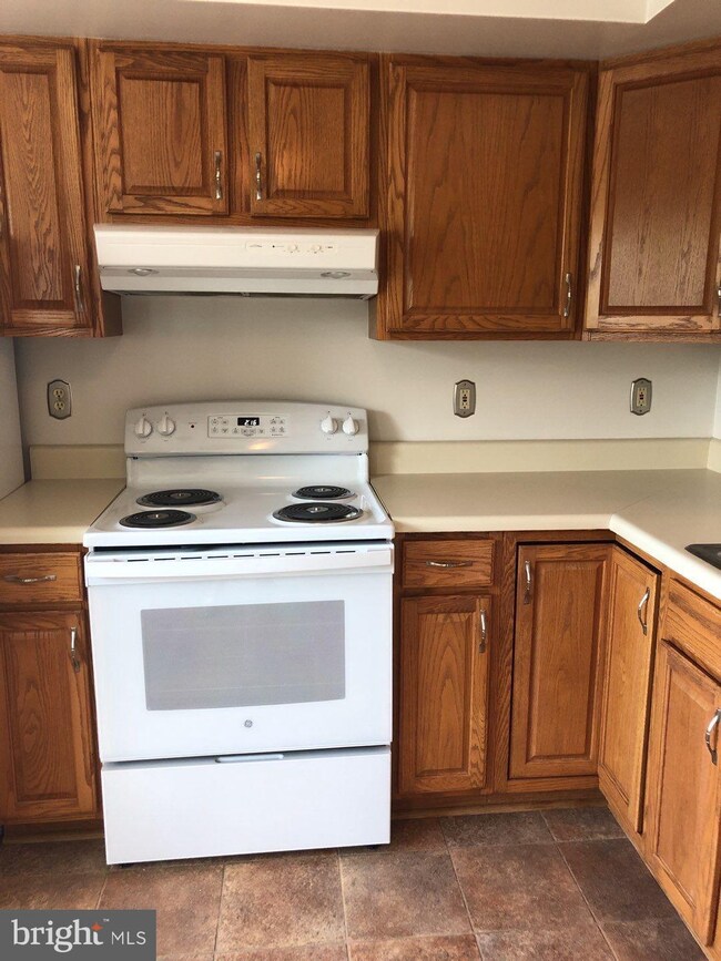 1204 Heathfield Rd, Sykesville, MD 21784 - photo 7