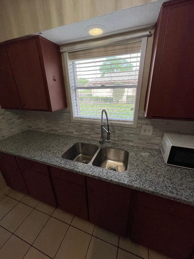 1023 Twinbrooke Dr, Houston, TX 77088 - photo 7