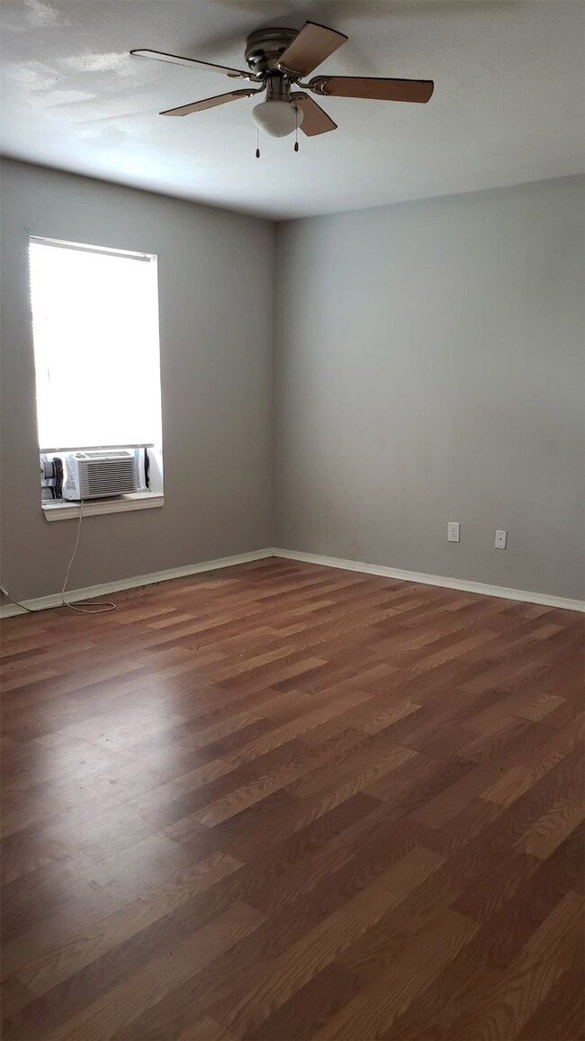 235 Hamlink Rd unit 4, Beasley, TX 77417 - photo 4