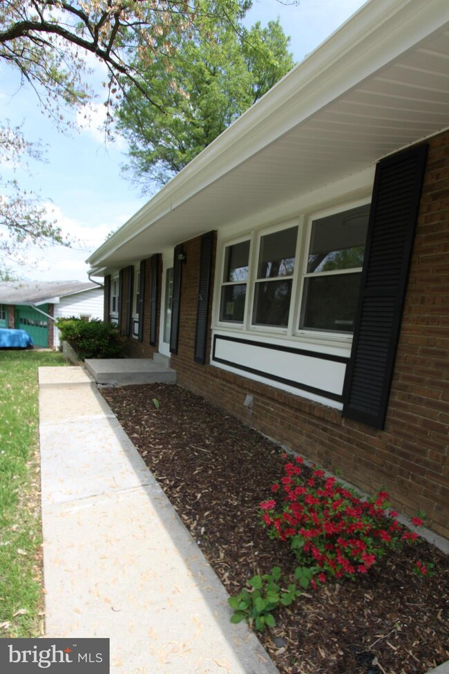 13027 Clarion Rd, Fort Washington, MD 20744 - photo 2