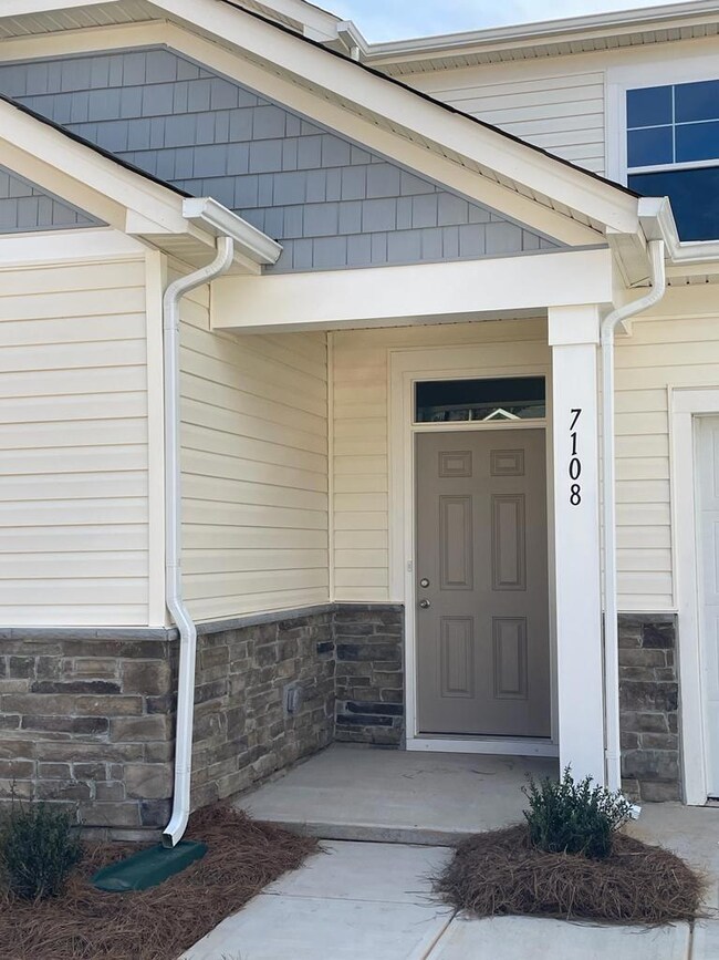 7108 Maple Run Cir unit 55, Charlotte, NC 28215 - photo 3