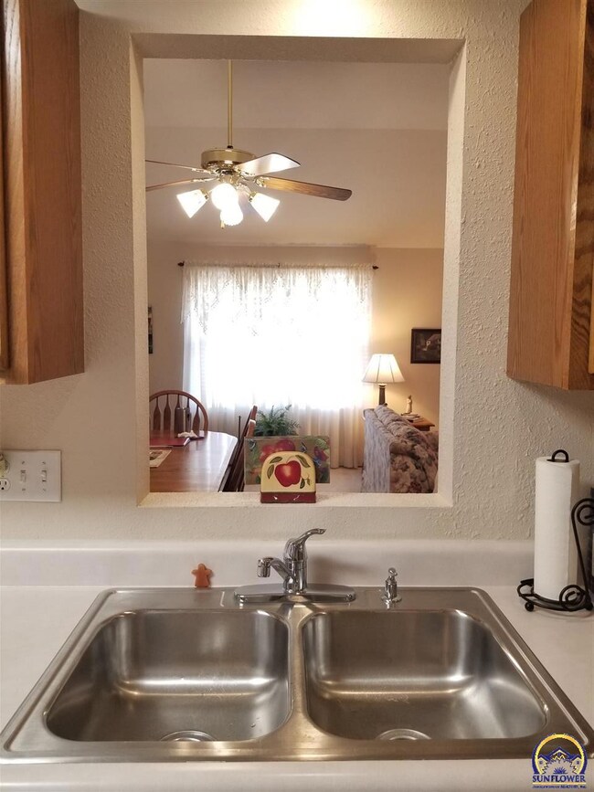 2248 SW Ancaster Rd, Topeka, KS 66614 - photo 4